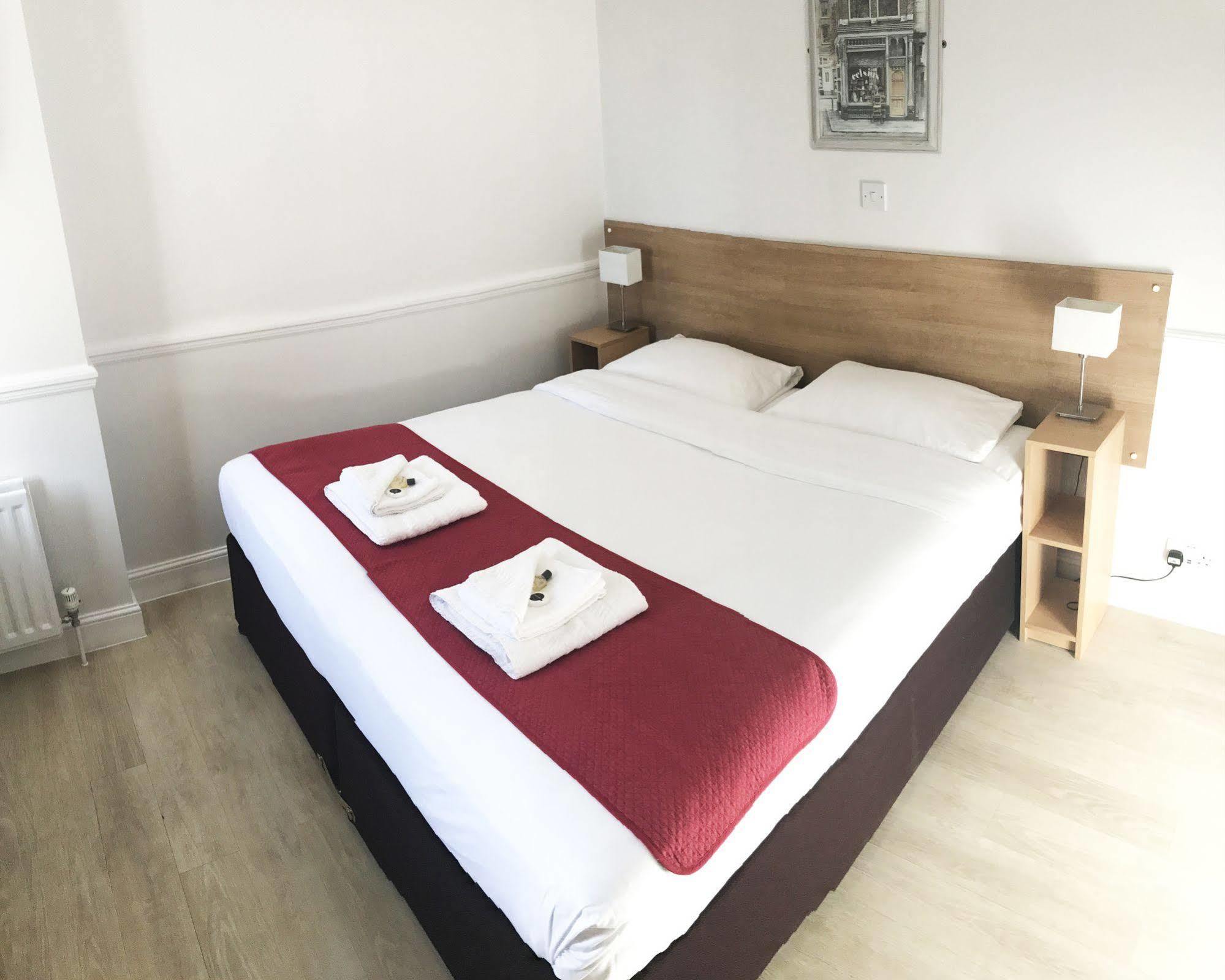 Gidea Park Hotel Romford Zewnętrze zdjęcie